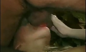 Una calda milf bionda italiana gode in scena di sesso a tre